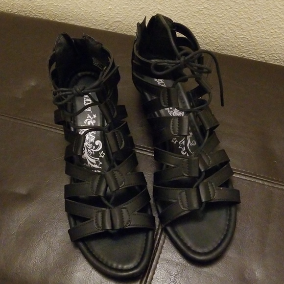 Brash Shoes - Black sandals